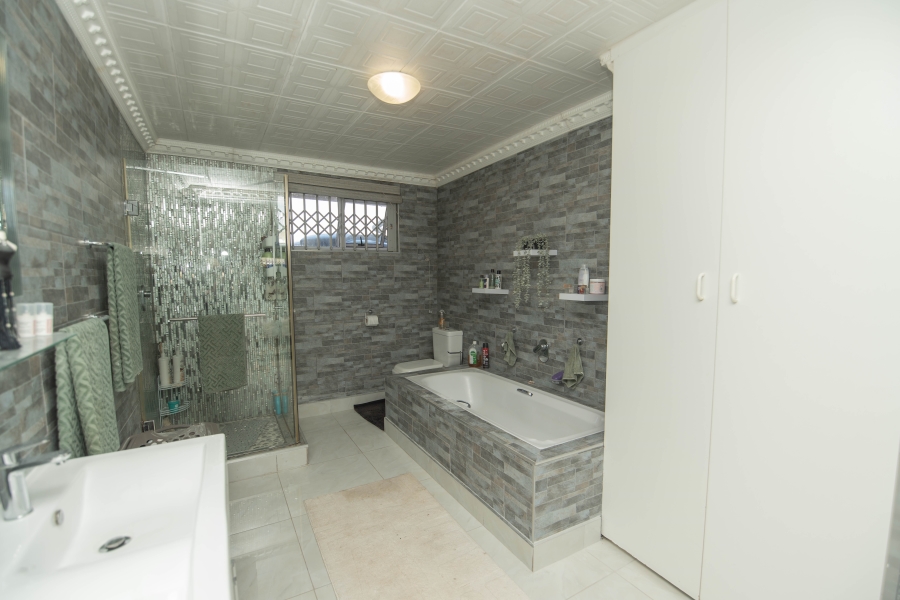 6 Bedroom Property for Sale in Sherwood Eastern Cape